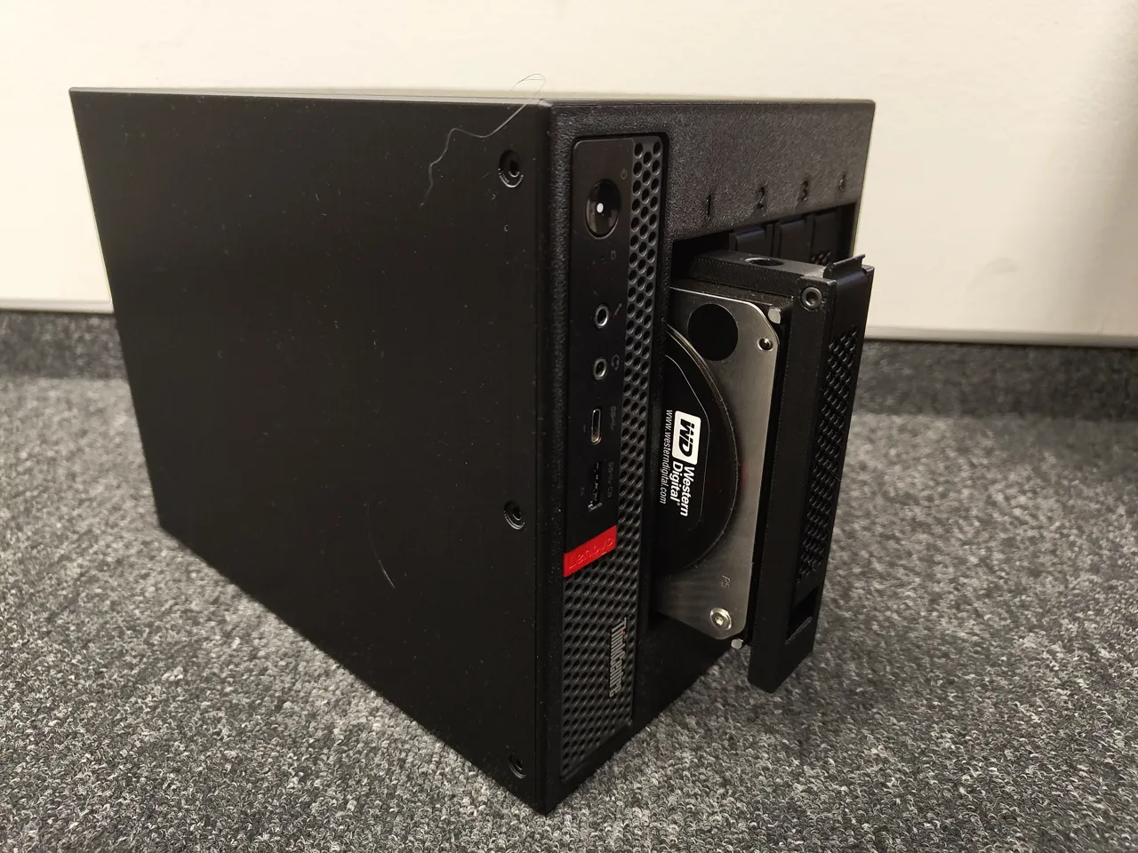ThinkNAS - 4x HDD NAS enclosure for Lenovo M920q view 4