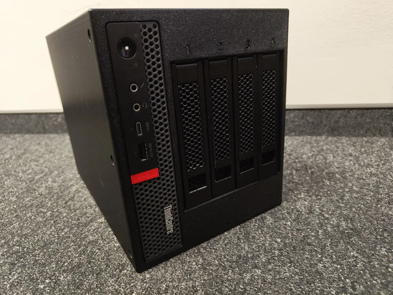 ThinkNAS - 4x HDD NAS enclosure for Lenovo M920q view 2