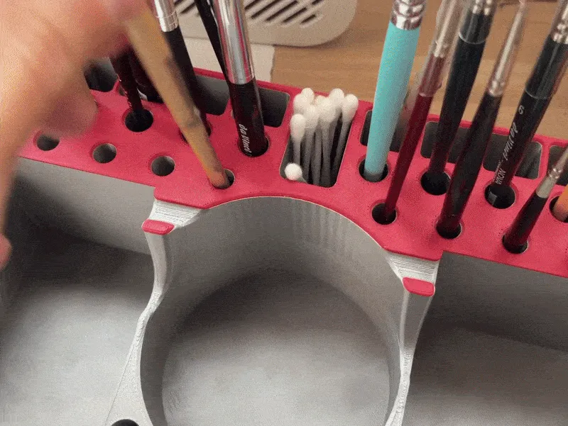 Painting station airbursh & brush view 2