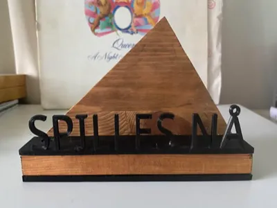Spilles naa - Now playing