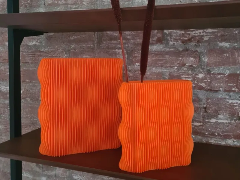 Modern wavy vase