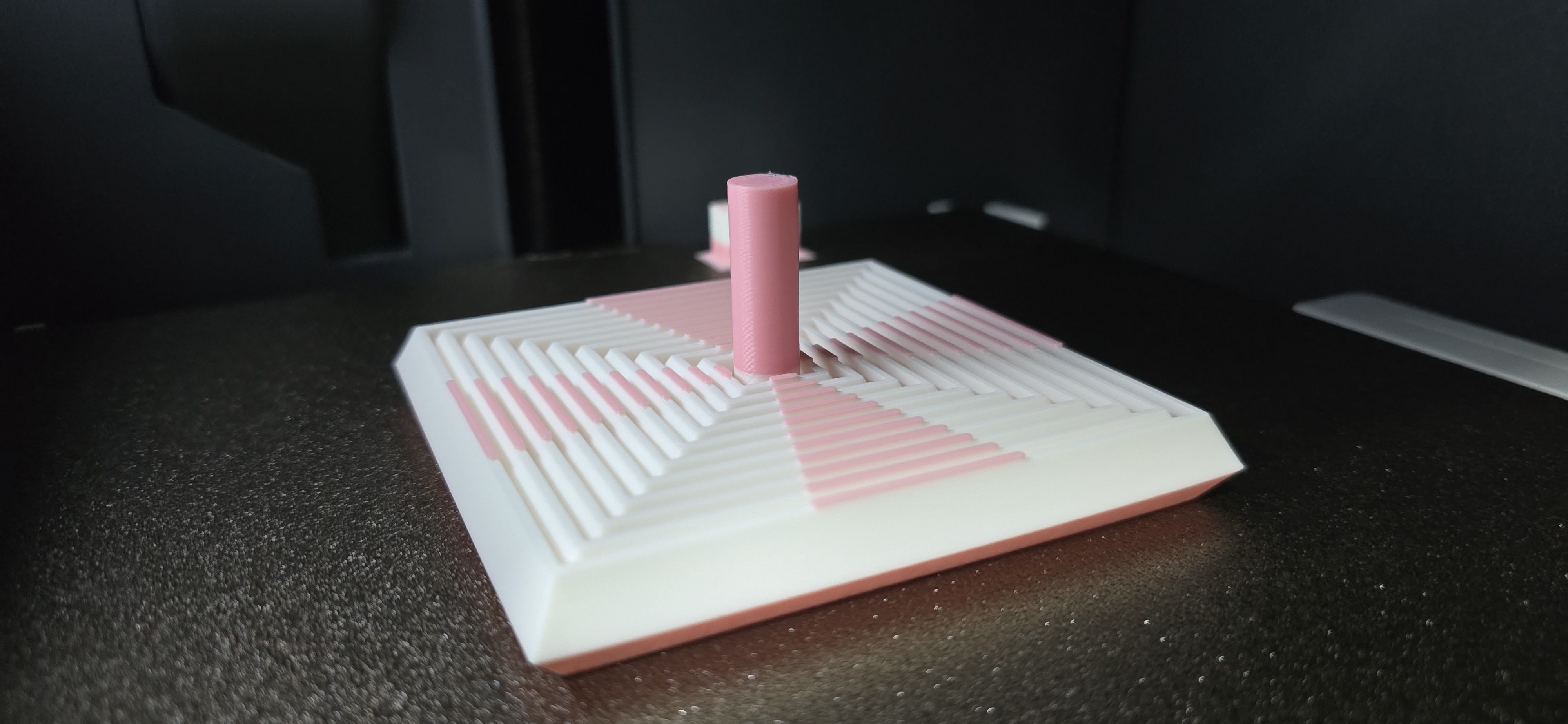 Miniatura 2 do modelo 3D Square Pyramid Fidget