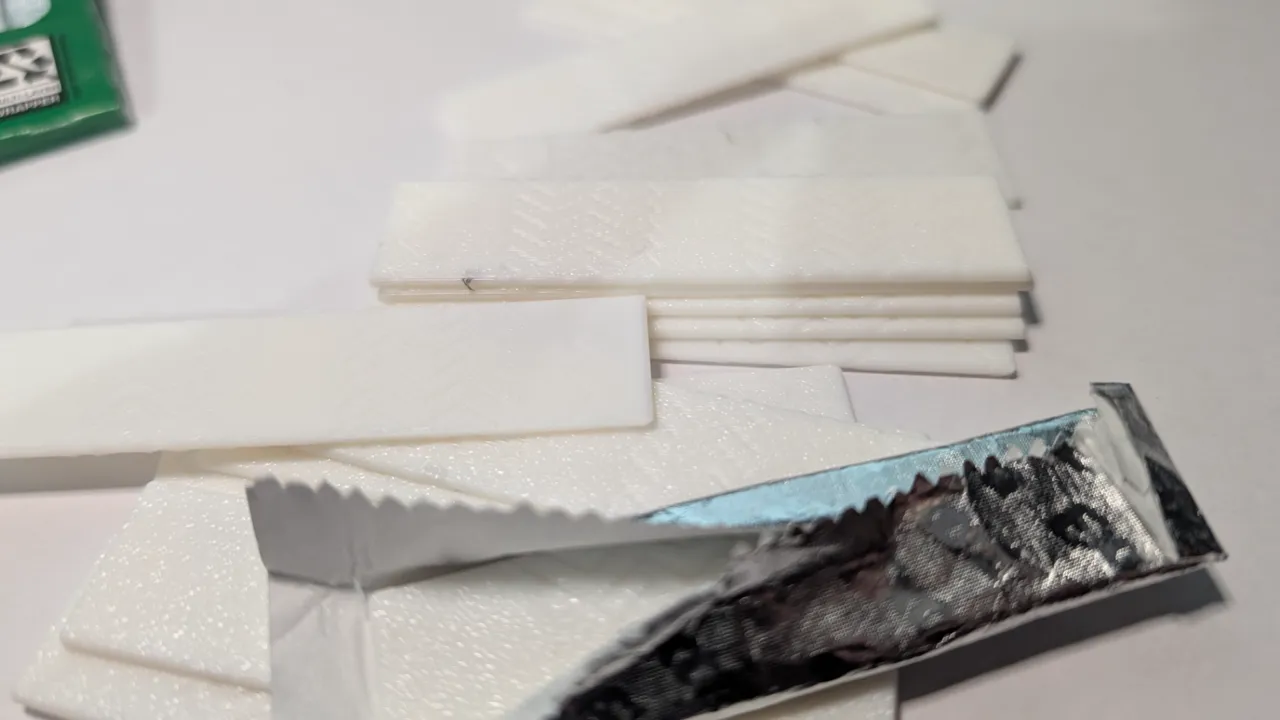 Fake chewing Gum for Pranks view 4