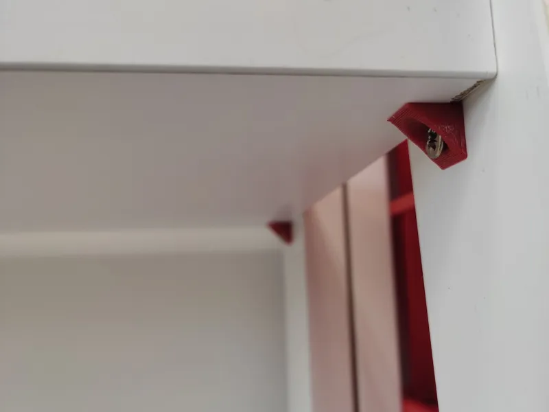 Simple shelf bracket (holder) with screw