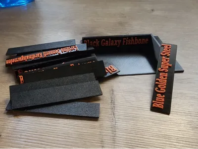 Feeding corner with click system for name tags