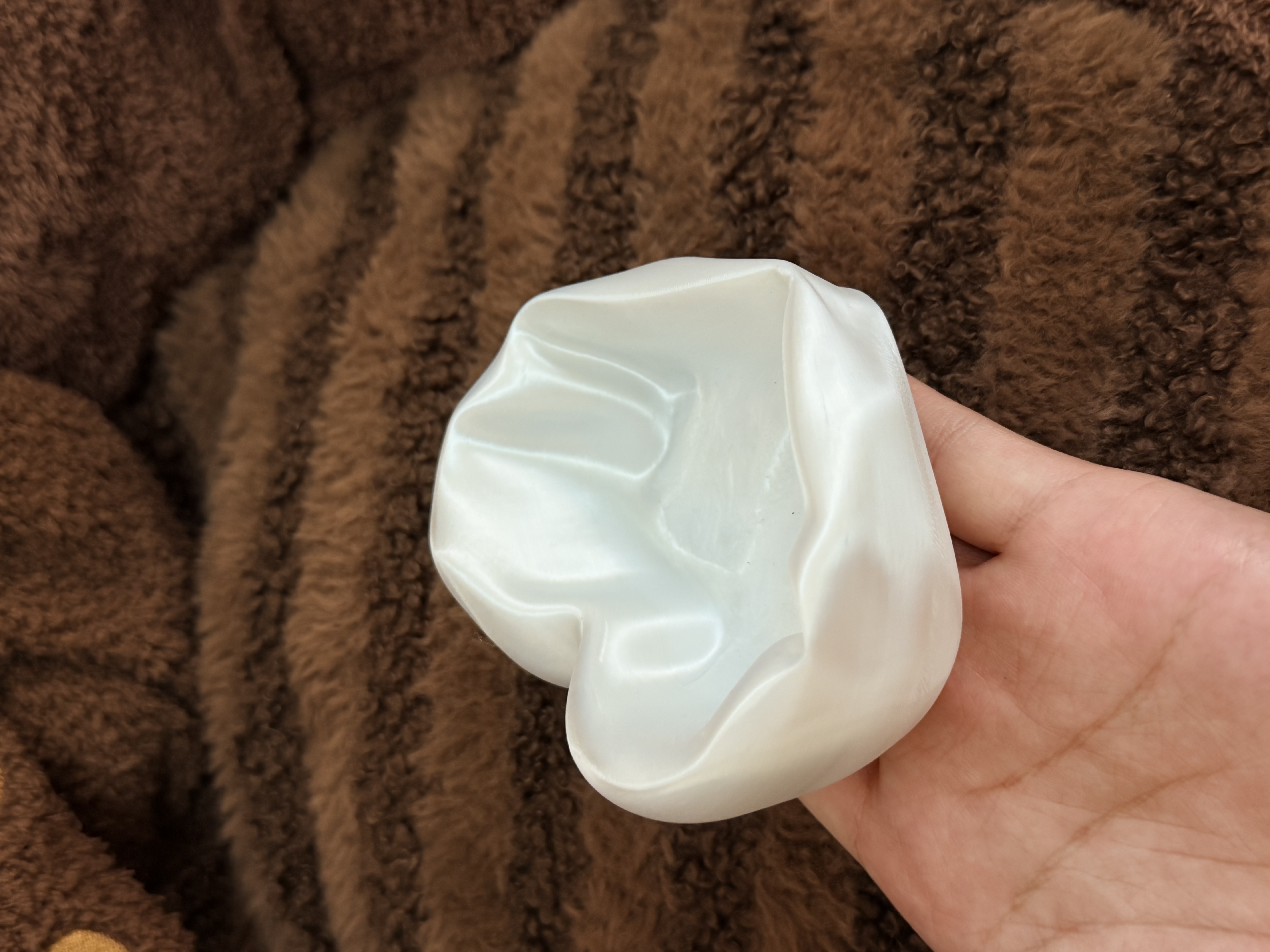 Miniatura 1 do modelo 3D 桌面爱心储物盒