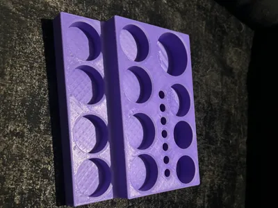 Desk organiser for modelling