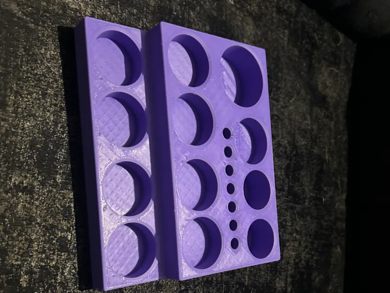 Desk organiser for modelling