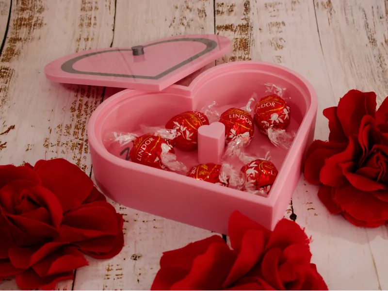 Large customizable heart shape Gift Box
