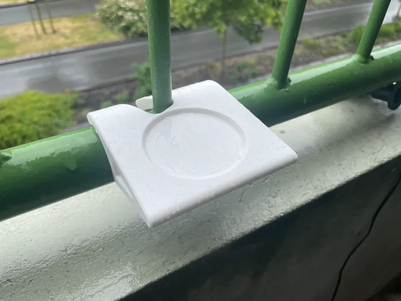 Balcony railing cupholder