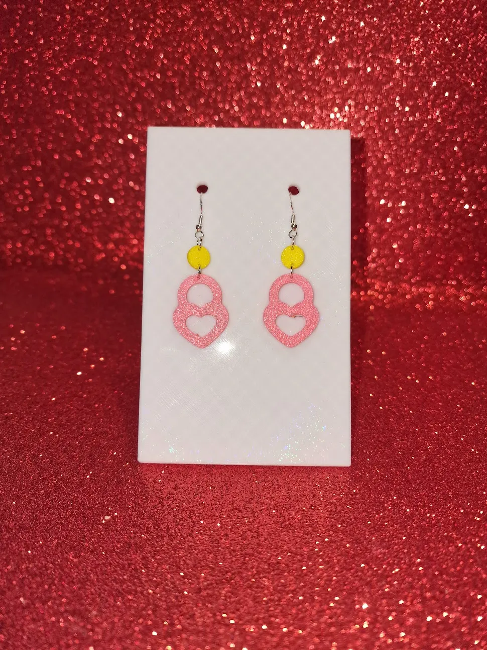 Simple heart earrings view 2