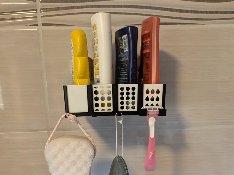 Duschablage mit tauschbarer Frontplatte