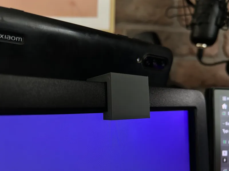 Webcam holder for Xiaomi mi 9 lite phone