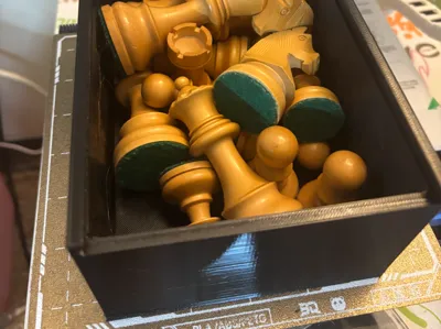 Box for standard chess pieces