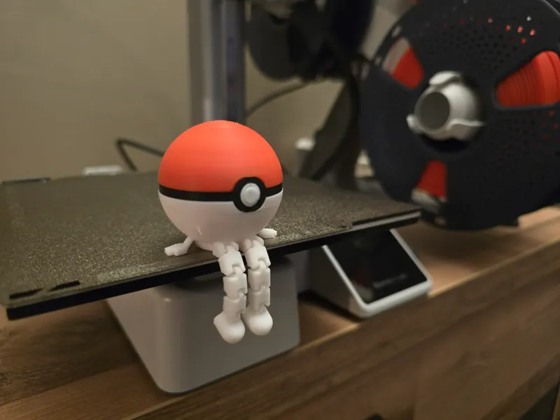 Pokemon Poké Ball buddy with flexible legs 