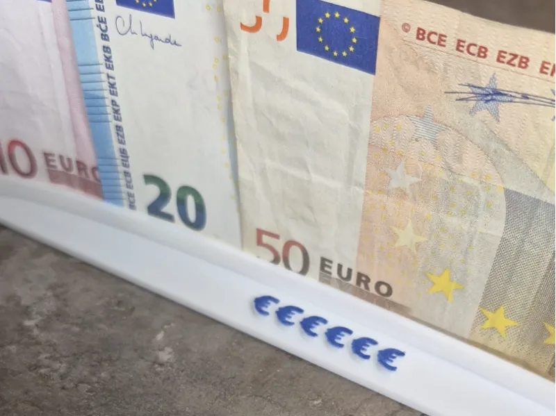 The Cash Arc -Euro Version Desktop Money Organizer