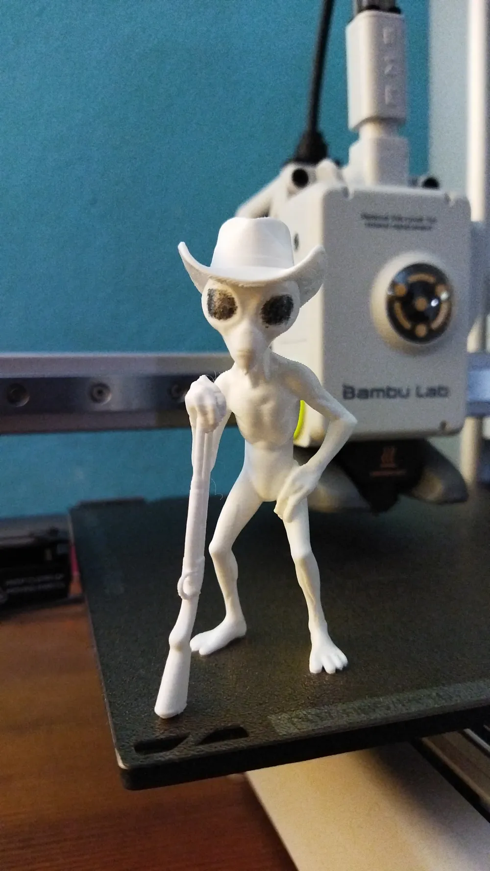 Cowboy Alien with hat and gun - Free 3D Print Model - MakerWorld