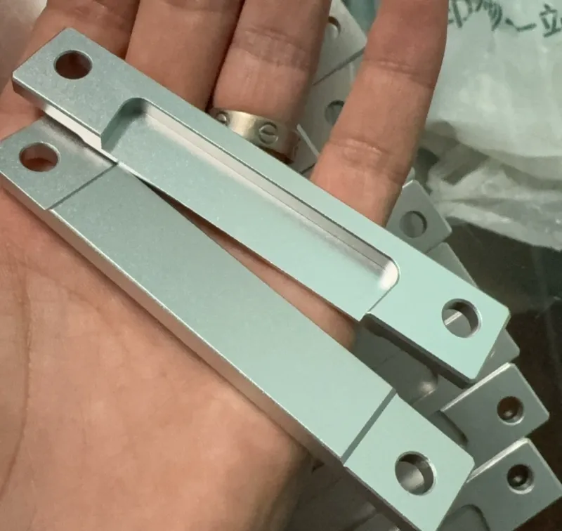 R56车顶行李架限位块