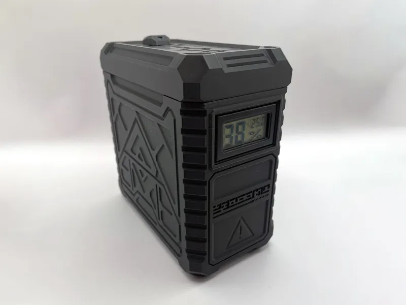 Storage case for desiccant