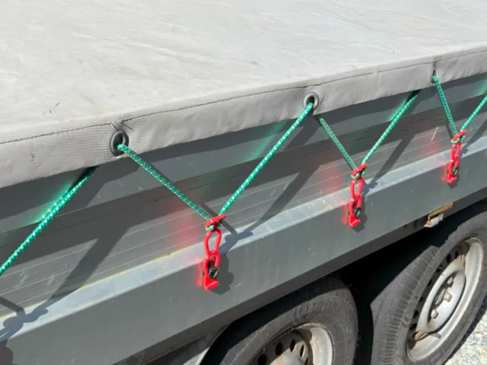 Bungee cord center eye