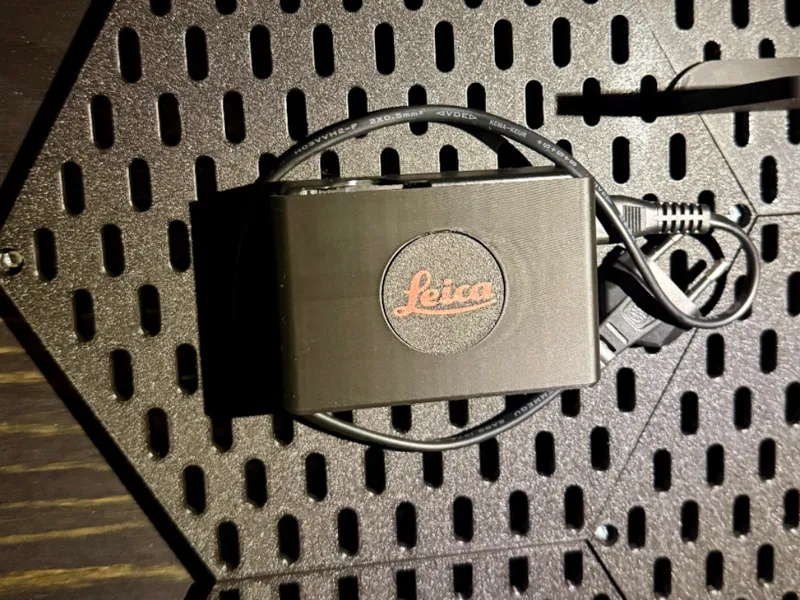 Leica charger holder for SKADIS