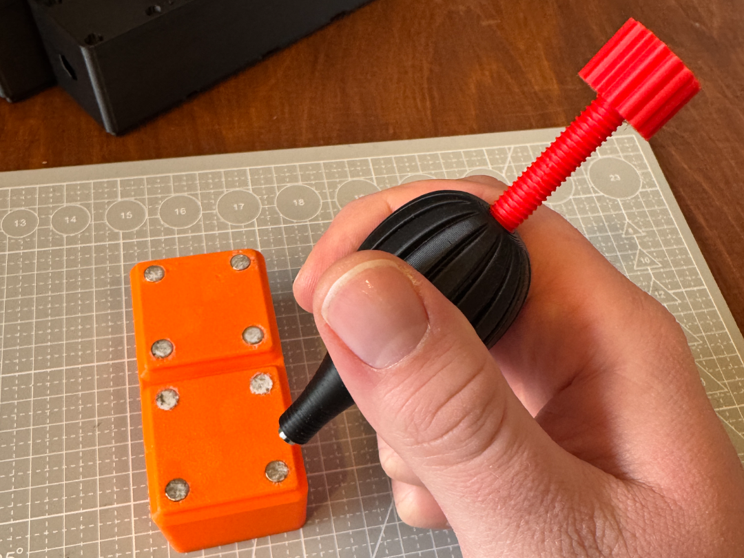 Gridfinity Magnet Setter Tool (Screw-Feed)