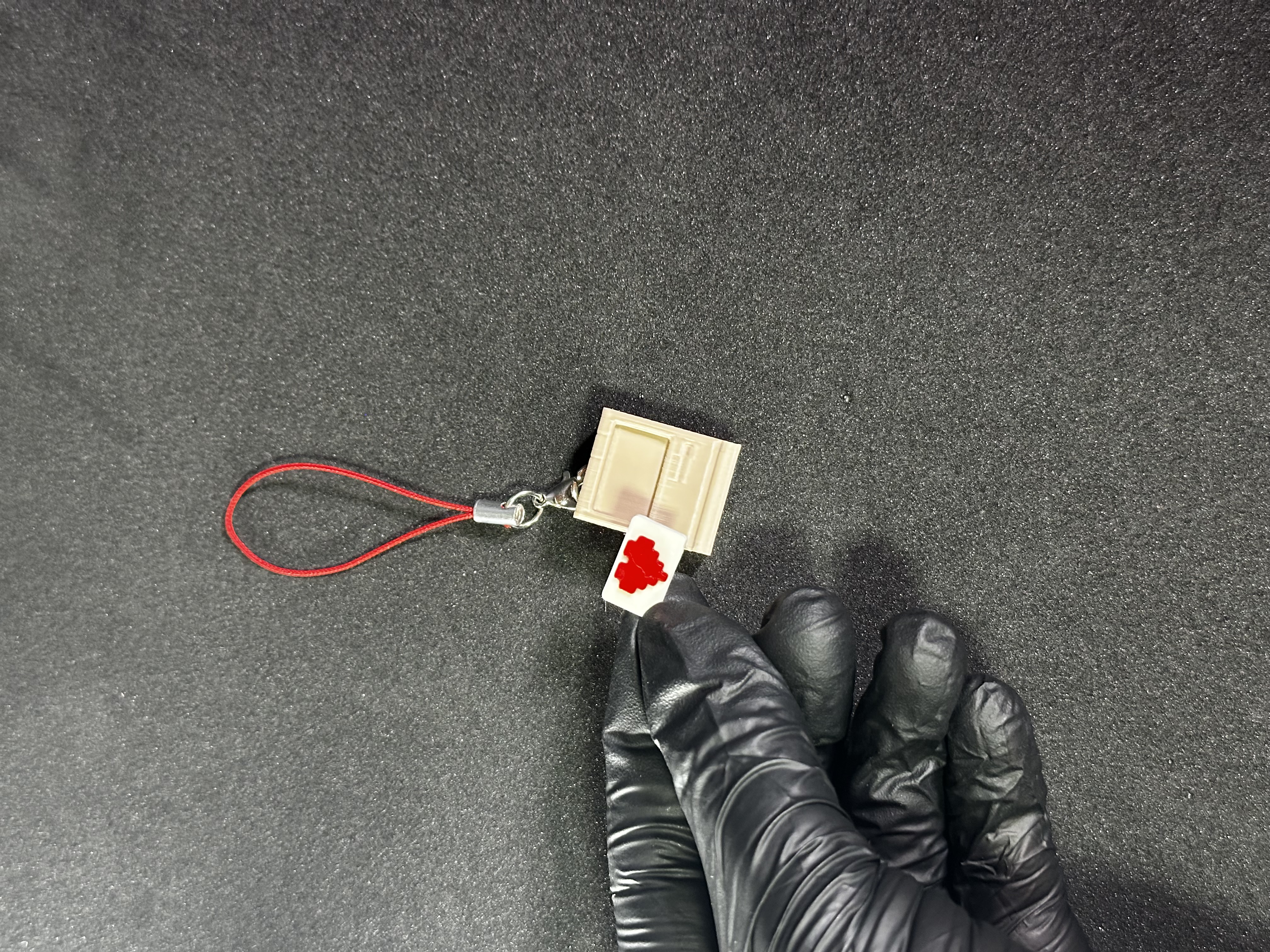 Miniatura 2 do modelo 3D Mini Charm Computer with Heart