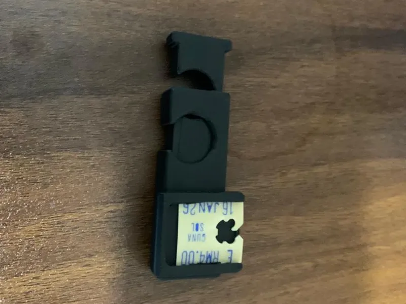 Bread clip with expiry date