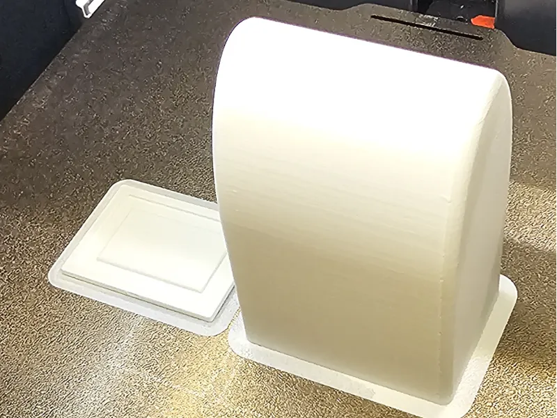 Disposable  Razor or blade container