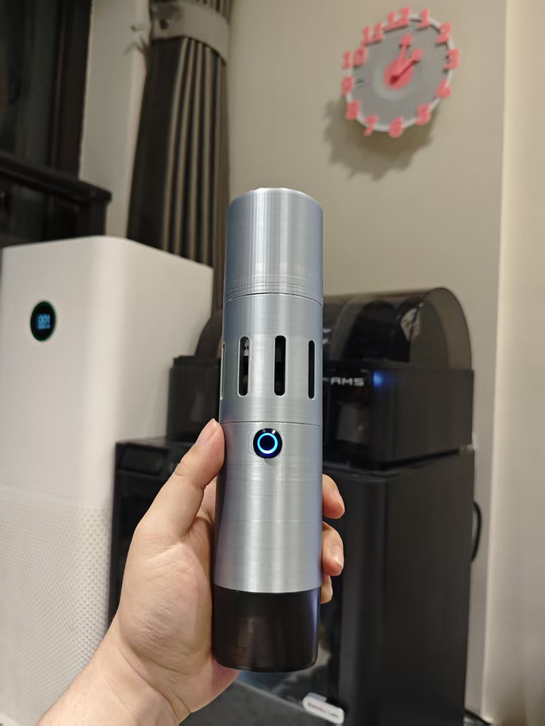 Miniatura 1 do modelo 3D 便携吸尘器 车载吸尘器 简约直筒造型 多吸嘴配套