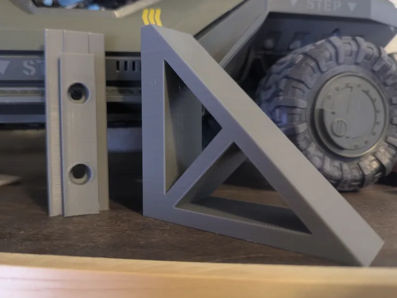Floating wall mount