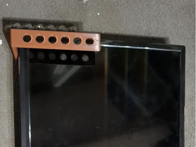 Universal TV bracket