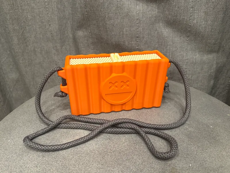 Modern Bag with Flexible Retractable Lid
