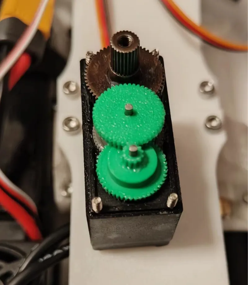MG995 gear