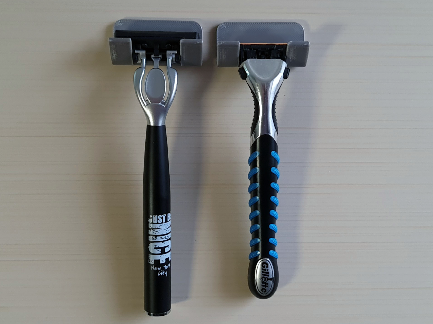 Minimalist Razor Holder – No Drill