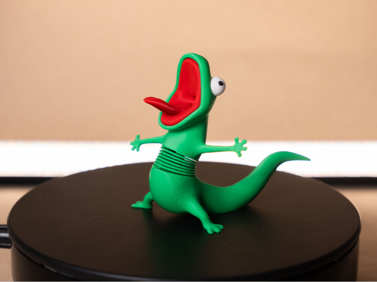 Miniatura 1 do modelo 3D Movable spring lizard-Tom《Hoppers》
