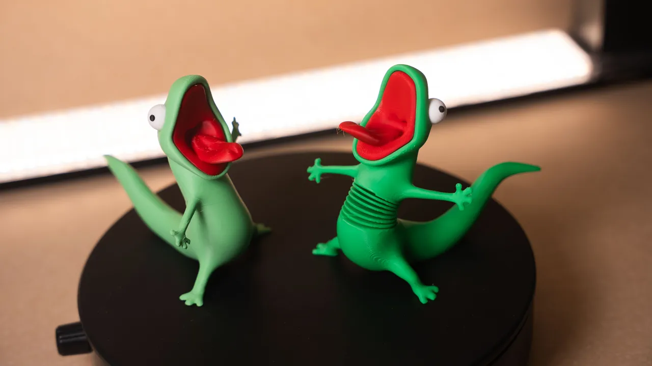 Movable spring lizard-Tom《Hoppers》 view 3