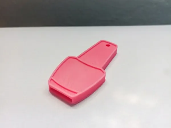 Ouvre-canette en forme de vernis à ongles