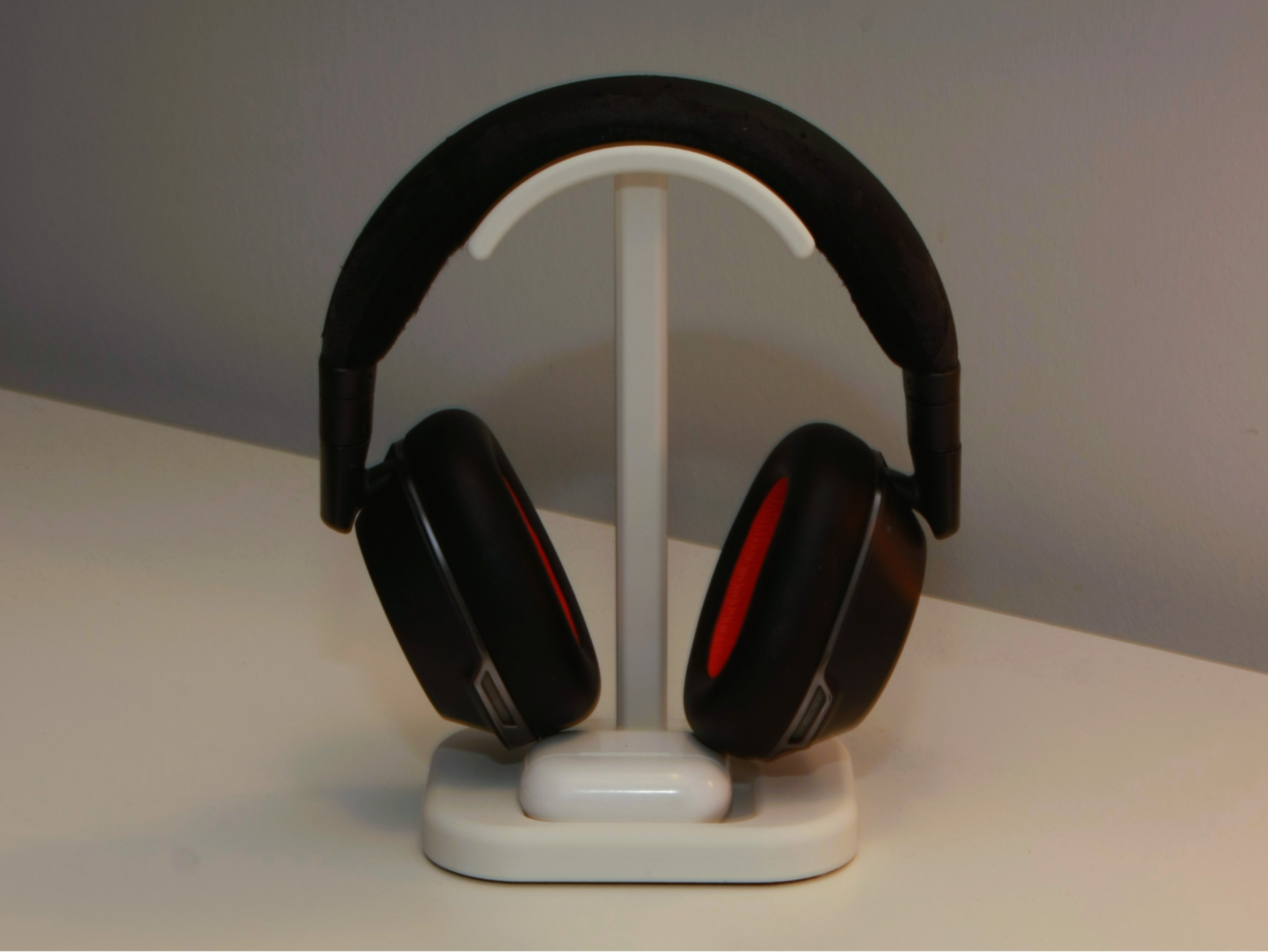 Sleek & Sturdy Headphone Stand – With Earbud Tray
