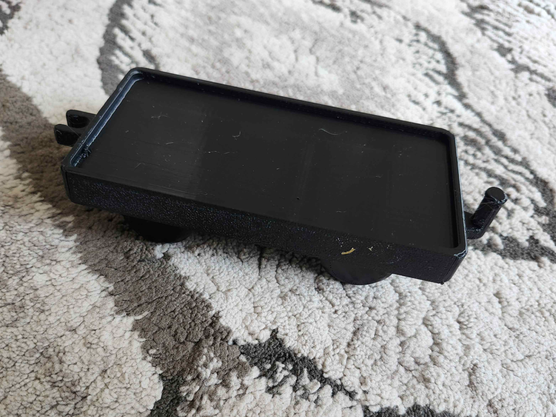 Toy Train Flat car that interlocks itself