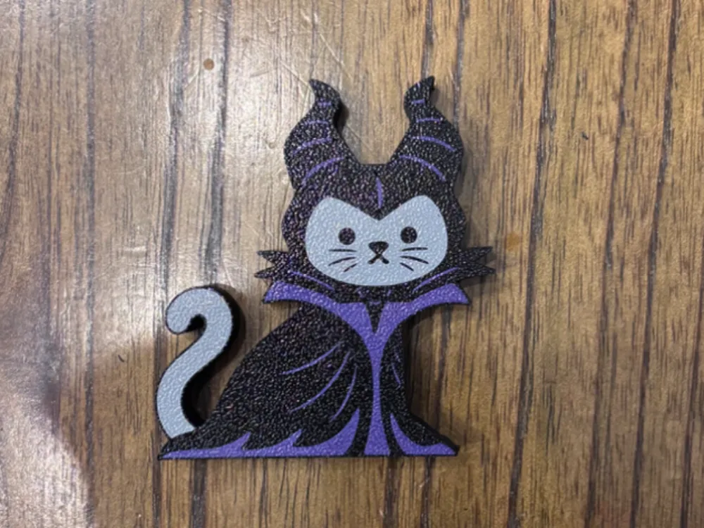 Modelo para impresión 3D: Maleficent Cat Bag Charm. Referencia del modelo original.