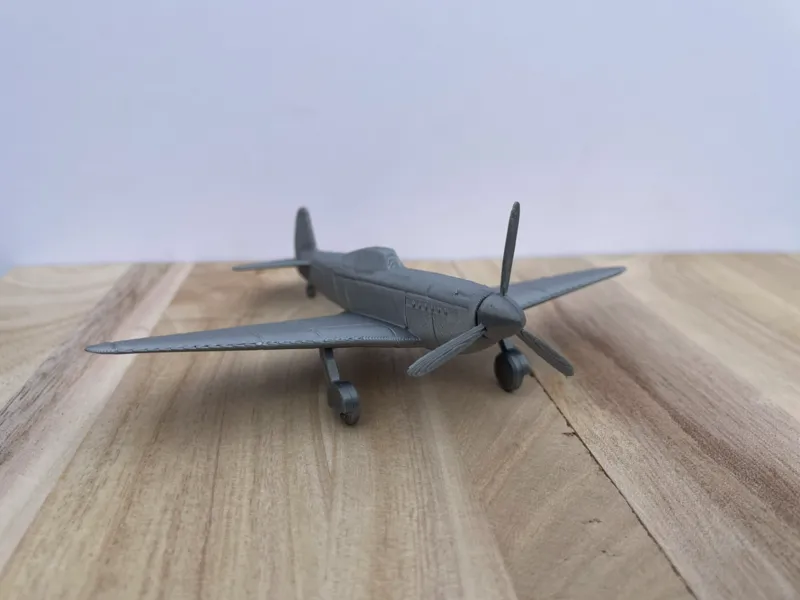 Yak-9 [1:72]