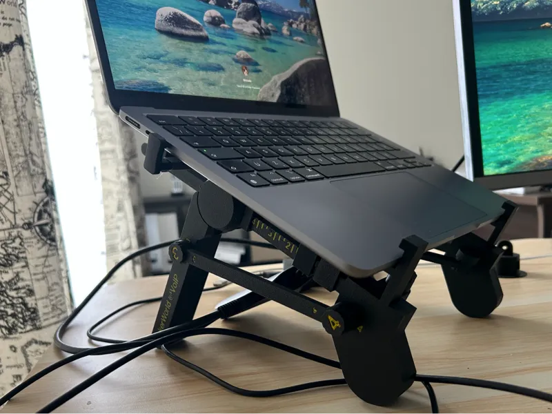 Foldable and ajustable Laptop Stand