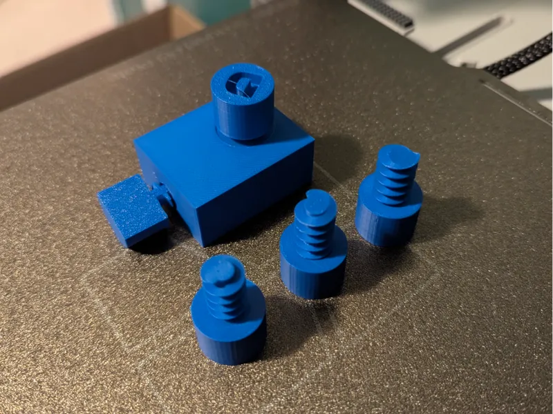 TinkerCAD Screw Testing For Tolerances