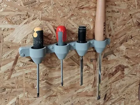 Expandable tool holder