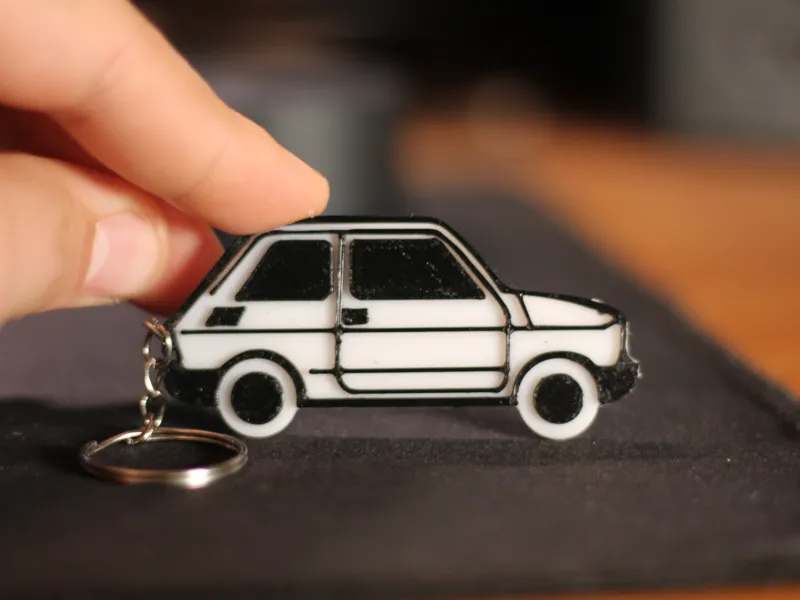 FIAT 126P MALUCH KEYCHAIN
