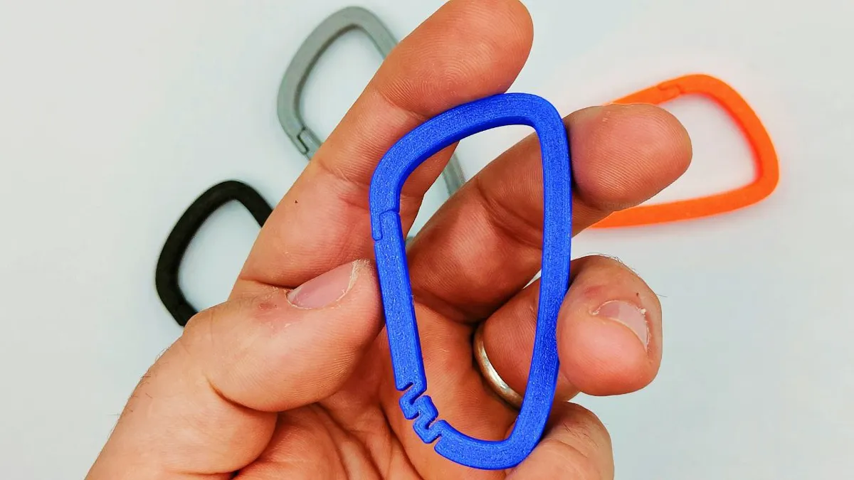 Flexible Carabiner by Mc2.project3D MakerWorld: Download Free 3D Models - 3D model önizlemesi