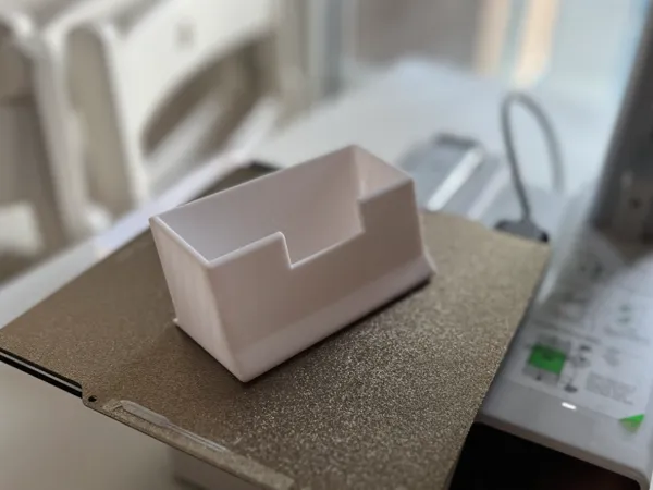 Boîte inclinée pour cartes