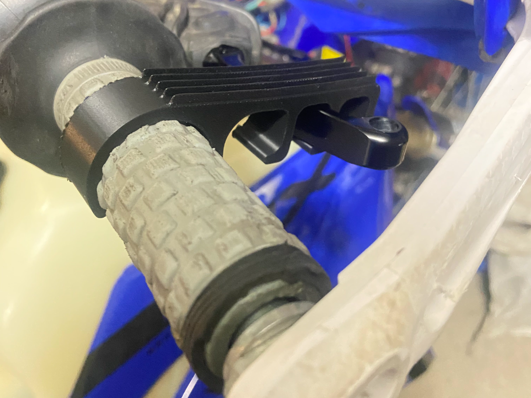 Lever-Grip: motorcycle brake holder/bleeder (V2!)