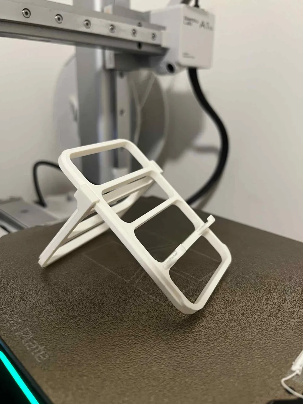 Phone stand - Free 3D Print Model - MakerWorld